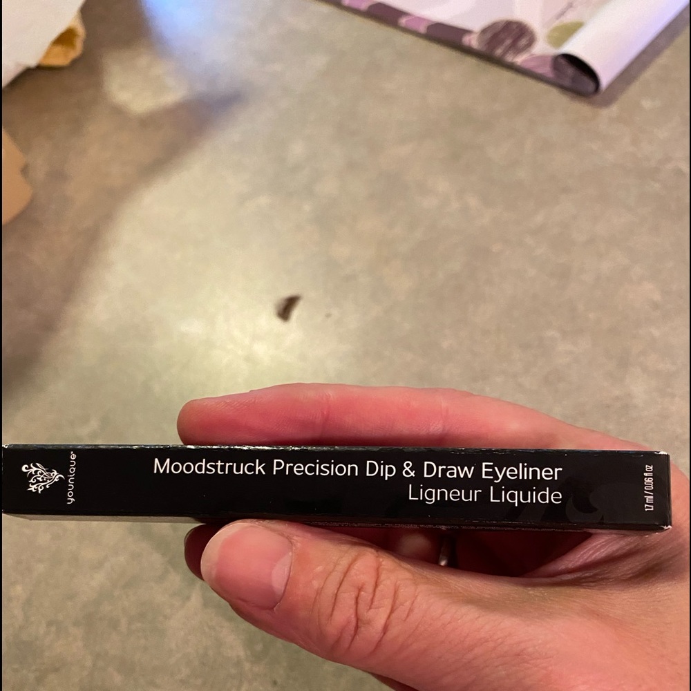 Younique dip and draw eyeliner in Perfect